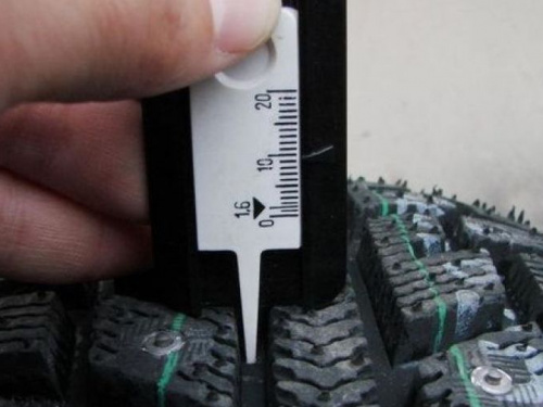 "Зимние" штрафы: в Кривом Роге водителей будут наказывать за лысую резину