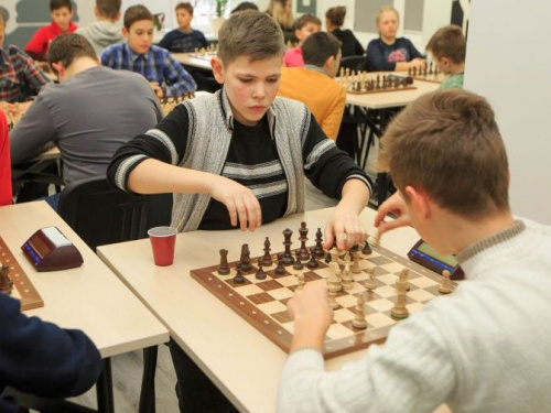 Интеллектуальные игры: в Кривом Роге открылся новый шахматный клуб (фото)