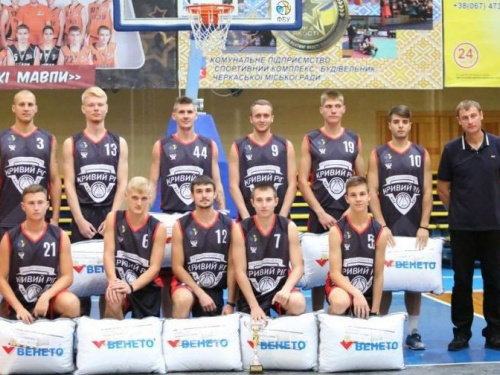 Баскетболисты из Кривого Рога выиграли предсезонный турнир в Черкассах (ФОТО)