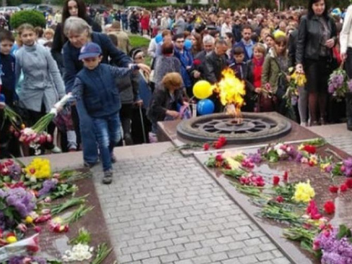 Марши, возложения, воспоминания: как в Кривом Роге проходит День победы над нацизмом