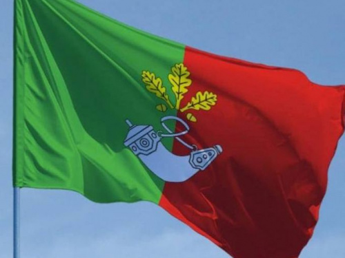 Патриоты и активисты Кривого Рога вышили флаг города для музея АТО