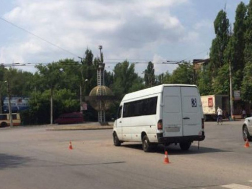 Несовершеннолетний парень в Кривом Роге угодил под маршрутку (ФОТО)