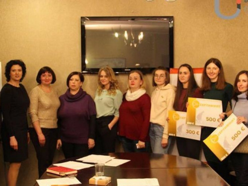 В Кривом Роге женщинам, мечтающим о собственном бизнесе, вручили призы (фото)