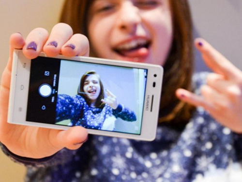 Школьникам Кривого Рога рассказали об интимных селфи, и что за этим стоит