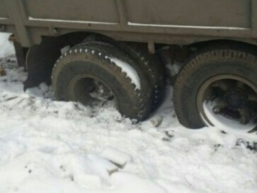 Под Кривым Рогом грузовик попал в снежный плен