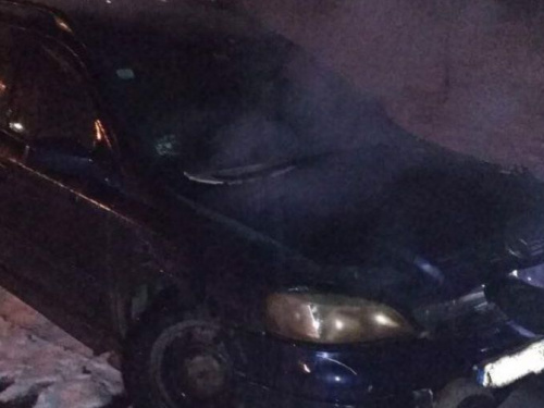 Сегодня ночью в Кривом Роге горело авто (фото)