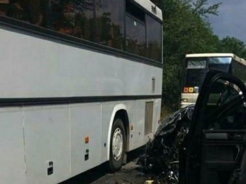В колонну автобусов с детьми, направлявшихся из Кривого Рога в лагерь, врезался автомобиль из охраны президента, - официально (фото)