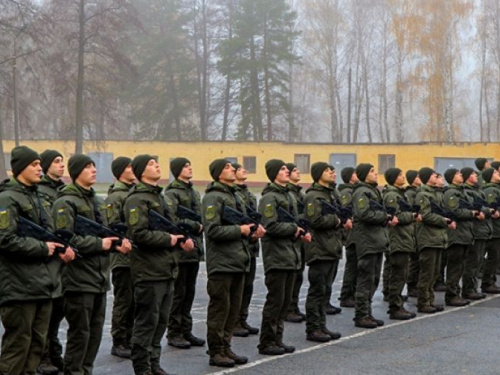 Нацгвардеец из Кривого Рога признался в любви своей девушке во время присяги