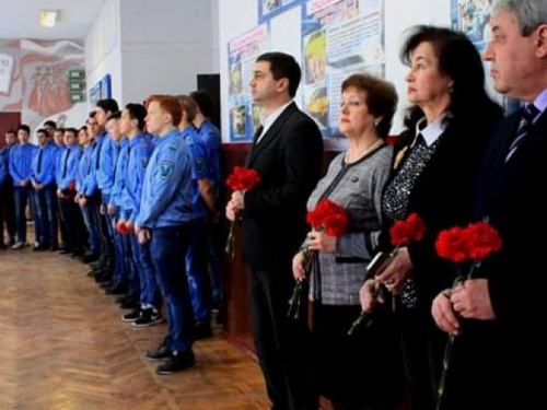 В Кривом Роге открыли Аллею Славы погибшим в АТО студентам колледжа (фото)