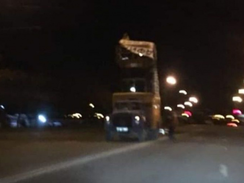 Центральные проспекты Кривого Рога продолжают очищать от пестрой рекламы  (фото)