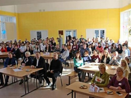 Современный дизайн: в одном из учебных заведений Кривого Рога открыли новую столовую (фото)