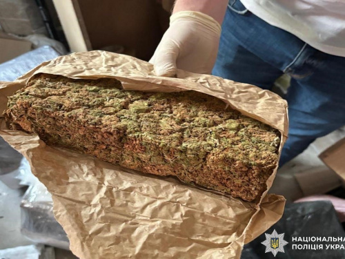 Наркотики, гроші й лабораторія: на Дніпропетровщині правоохоронці зупинили дві схеми 