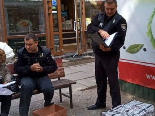 В одном из районов Кривого Рога правоохранители изъяли более 700 пачек сигарет (фото)