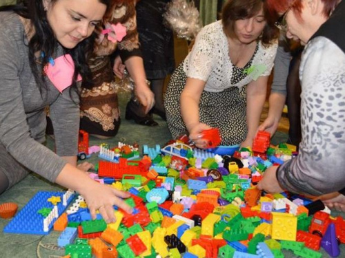 В Кривом Роге педагоги в рабочее время играли в LEGO (ФОТО)