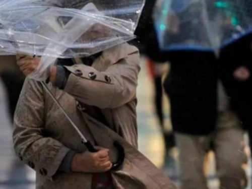 Ухудшение погодных условий: Криворожан предупреждаю о шквальном ветре