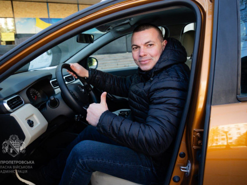 Заради дітей: громади Дніпропетровщини отримали авто для соцслужб