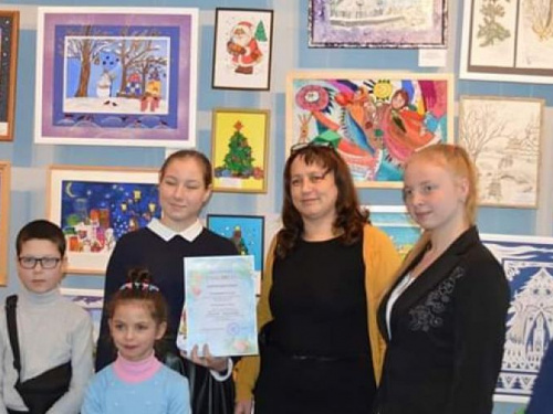 В Кривом Роге открылась городская выставка детского творчества "Зима идёт, праздники ведёт" (фоторепортаж)