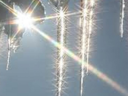 Жителей Кривого Рога предупреждают о падении сосулек и сползании снега