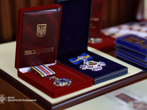 Вдячність за відвагу: рятувальники Дніпропетровщини отримали державні відзнаки 