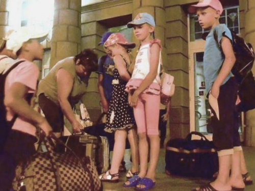 Двое детей погибших воинов из Кривого Рога отправились в Грецию