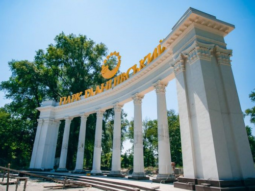 Инспекцию прошел: в Гданцевском парке Кривого Рога уже установили дом матери и ребёнка и детскую площадку