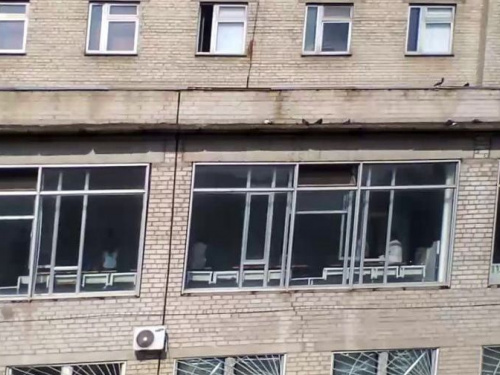 Материнская любовь: жительница Кривого Рога не смогла пережить диагноз сына и выбросилась из окна