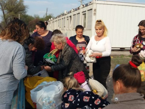 Минутка доброты: в Кривом Роге проходит акция "Подари радость ближнему" (фото)