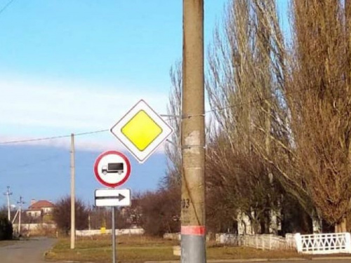 В одном из районов Кривого Рога установили дорожные знаки (фотофакт)