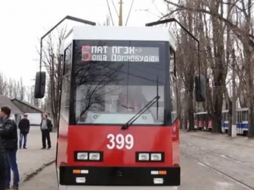 Как новые: в Кривом Роге на маршруты торжественно выпустили обновленные трамвай и троллейбус (фото)