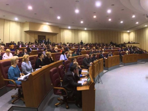 В Кривом Роге началась сессия горсовета, где рассматривают вопросы теплоснабжения и петиции об автономном отоплении 