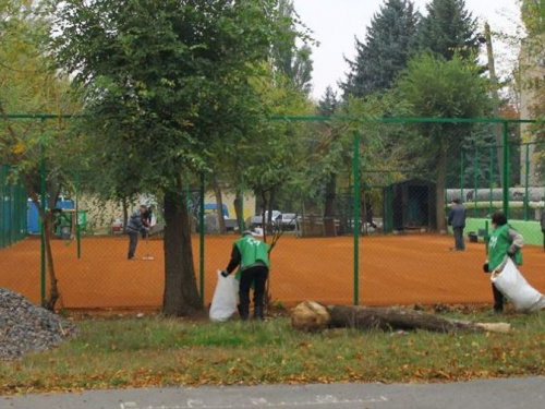 В одной из школ Кривого Рога появились новые теннисные корты (ФОТО)