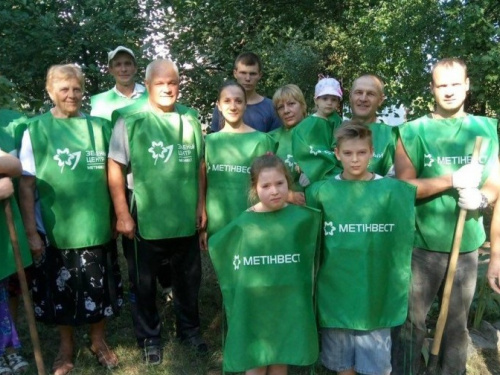 Жители Терновского района Кривого Рога сами убирают придомовые территории (ФОТО)