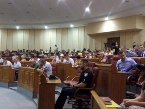 На сессии городского совета вручили награды известным криворожанам (фото)