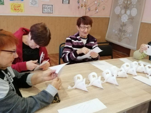 В Кривом Роге учились делать "українську витинанку" (фото)