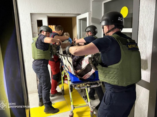 Поранені не встигли евакуюватися: росіяни двічі били по рятувальниках у Нікополі