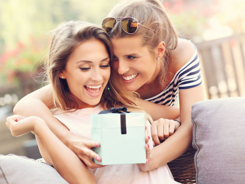 Добірка подарунків, що завжди вдалi - фото з відкритих джерел