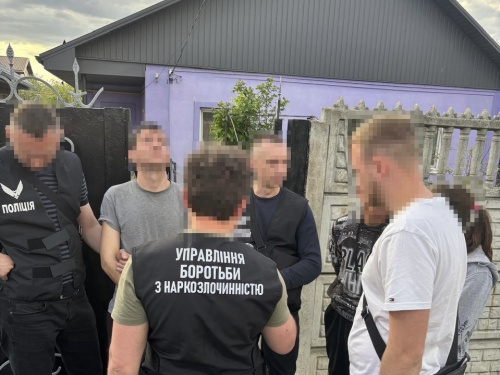 Продавали наркотики поштою, фото Національної поліції України 