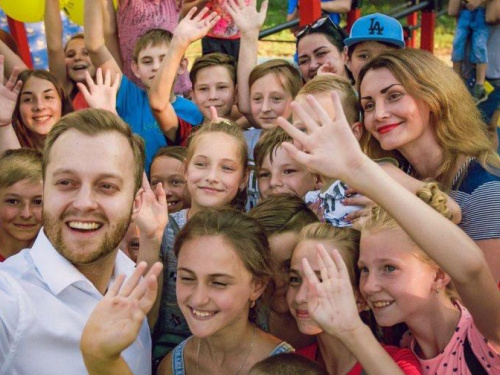 На Карачунах открыли обещанную спортплощадку для всей семьи (фото)