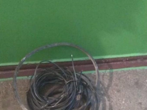 Чтобы далеко не ходить: в Кривом Роге горожанин срезал провода со своего же дома (фото)