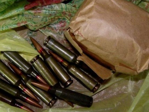 Жители Кривого Рога находят боеприпасы на улице и сдают их в полицию