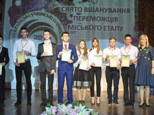 В Кривом Роге прошёл торжественный концерт-награждение, посвящённый победителям городских олимпиад (фото)