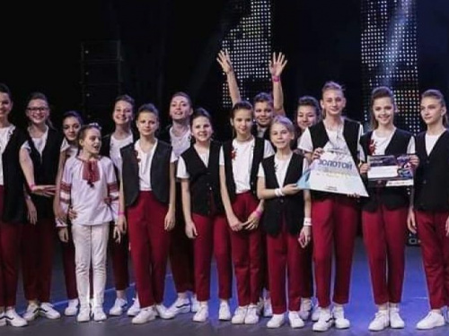 "Золотые призеры фестиваля": криворожский танцевальный коллектив вернулся с международного фестиваля победителем (фото)
