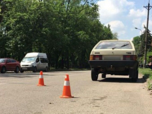 Отказали тормоза: в Кривом Роге легковушка влетела в дерево (ФОТО)