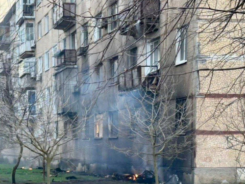 Росіяни вдарили по Криворіжжю: зайнялася пожежа, є поранені