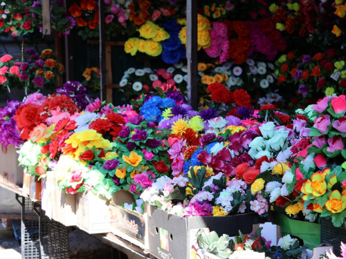 Що принести на кладовище замість штучних квітів: прості рішення - фото з відкритих джерел