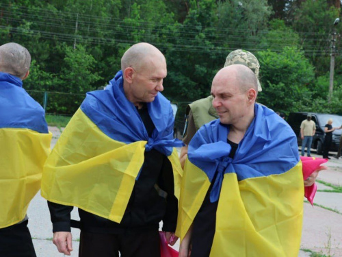 З російського полону до рідних домівок: серед звільнених пʼятеро мешканців Дніпропетровщини