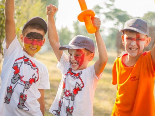 Предприятие Кривого Рога обеспечило сотрудников детскими путевками на море по льготной стоимости (фото)