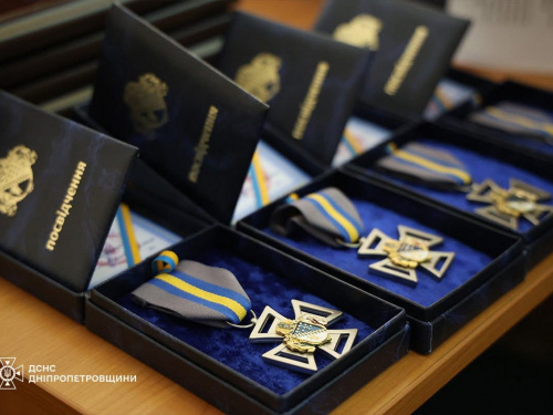 Щодня рятують життя: рятувальники Дніпропетровщини отримали почесні нагороди