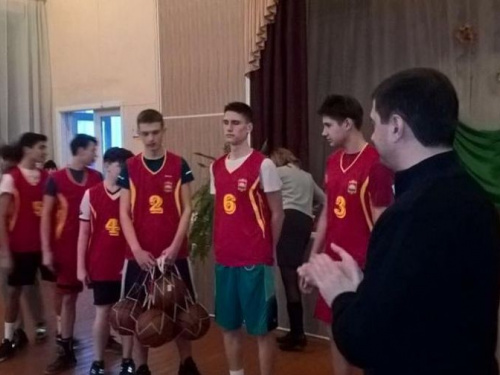 Новый уровень: школьная команда из Кривого Рога выступит на Всеукраинских соревнованиях (фото)