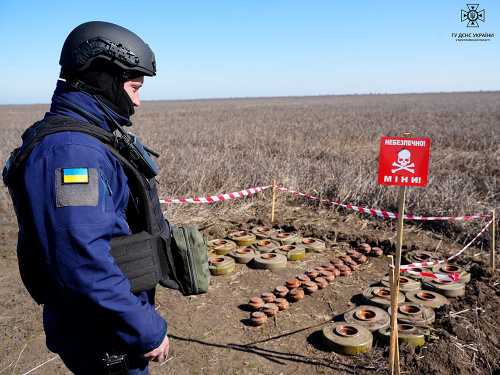 Саперів та піротехніків побільшало: в Україні триває розмінування територій